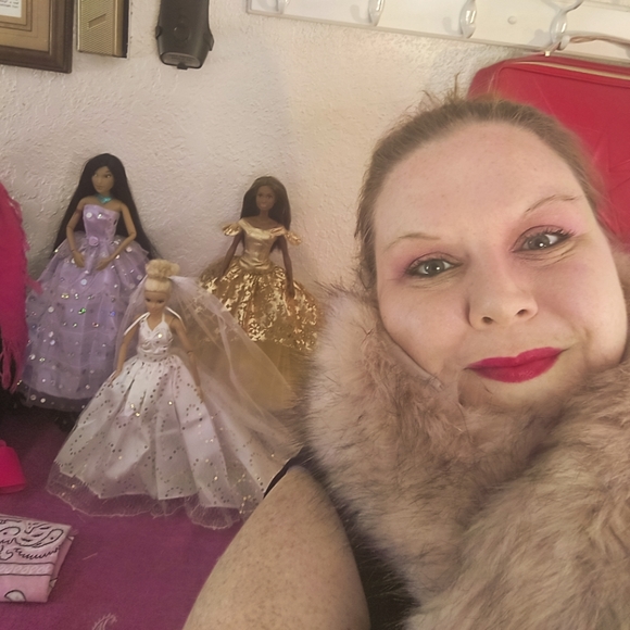 Meet Me in the Hedge - Picture 2 of 10